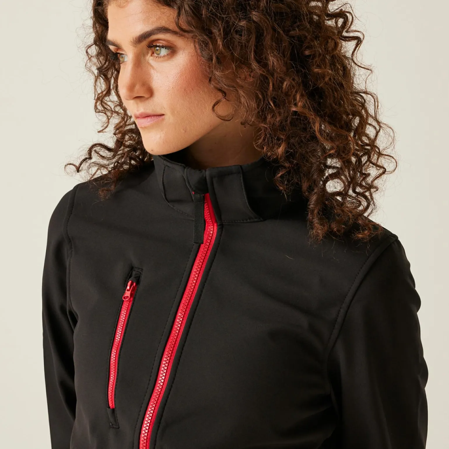 Damski softshell z kapturem Venturer | Czarno-czerwony
