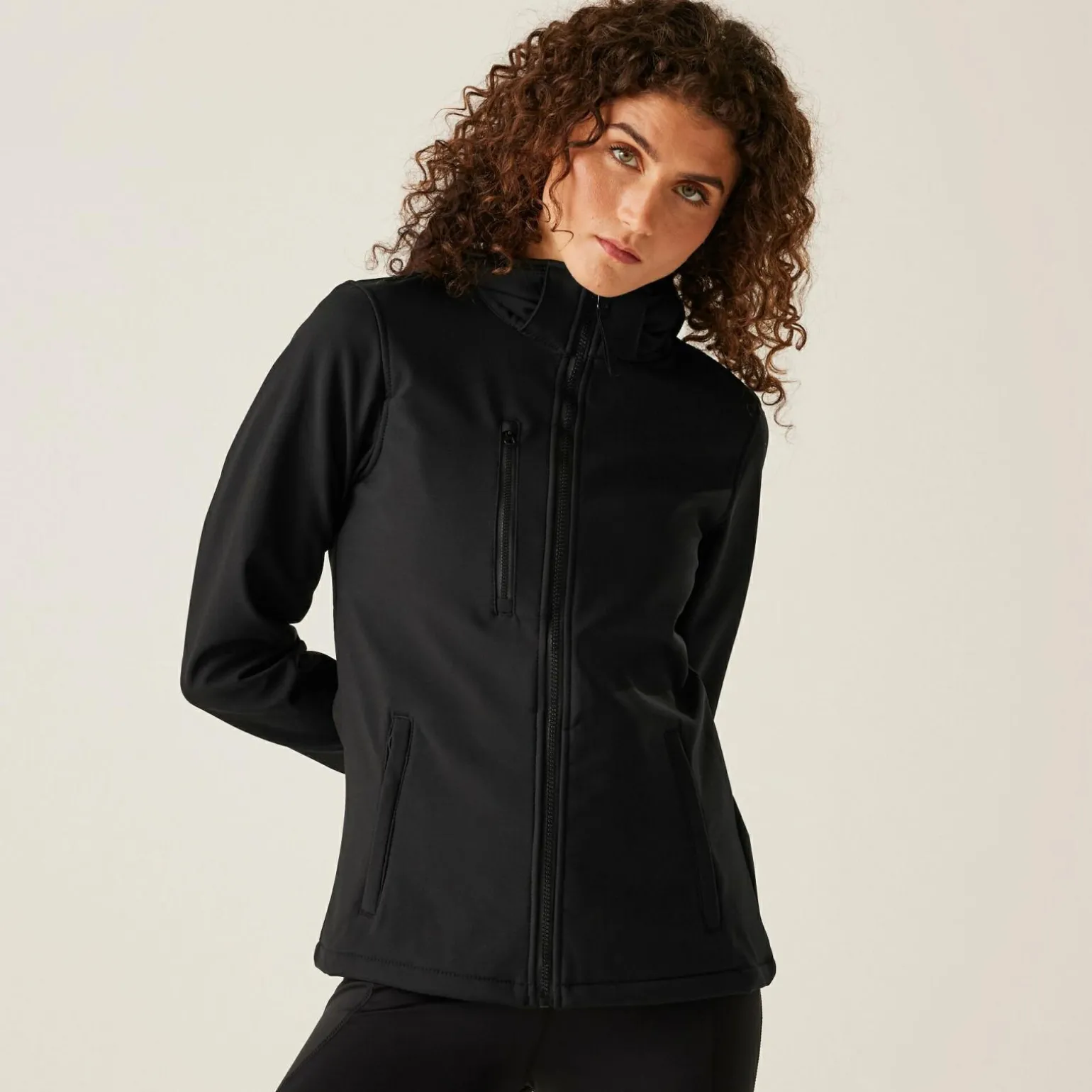Damski softshell z kapturem Venturer | Czarny