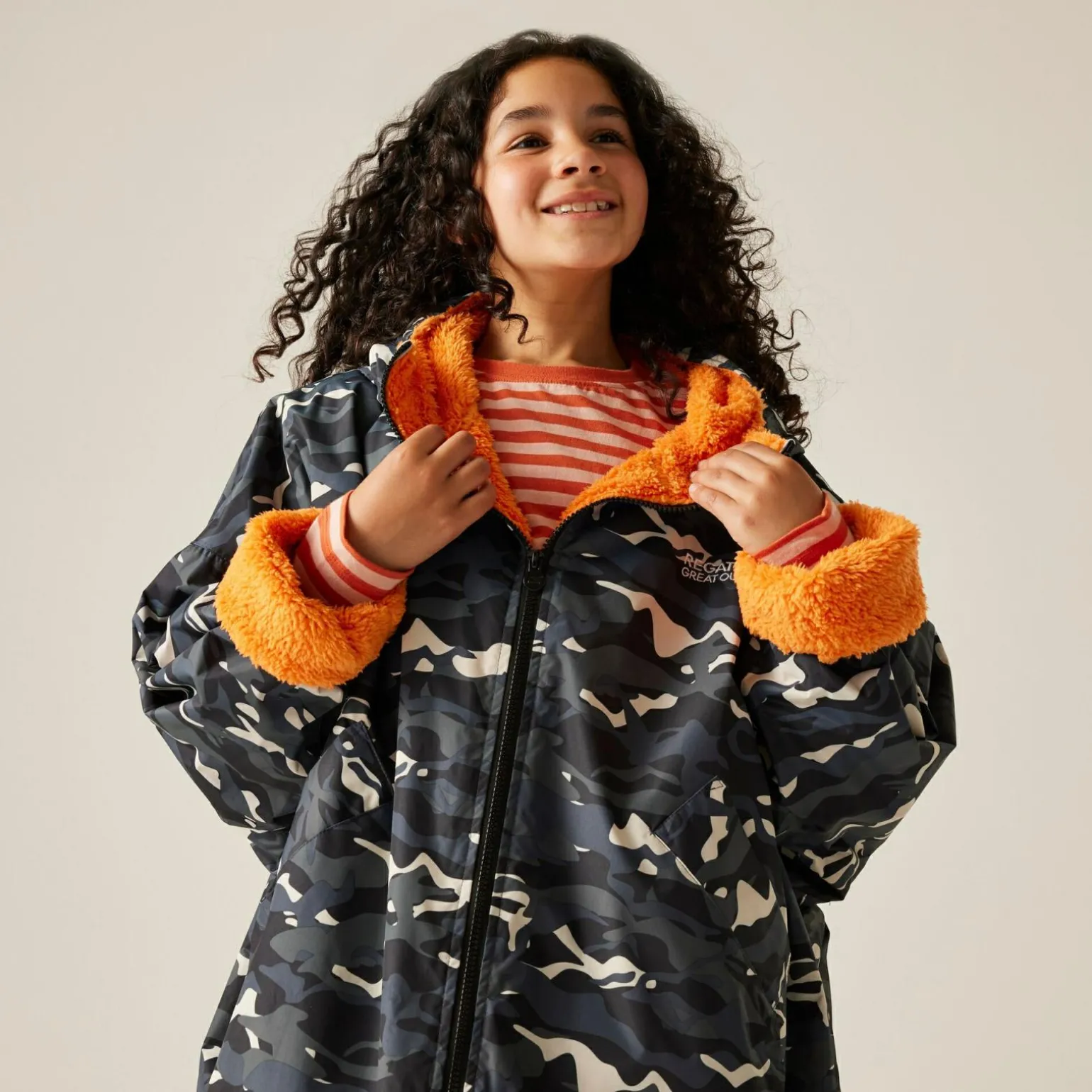 Dziecięcy płaszcz plażowy wodoodporny Junior Changing Robe | Czarny