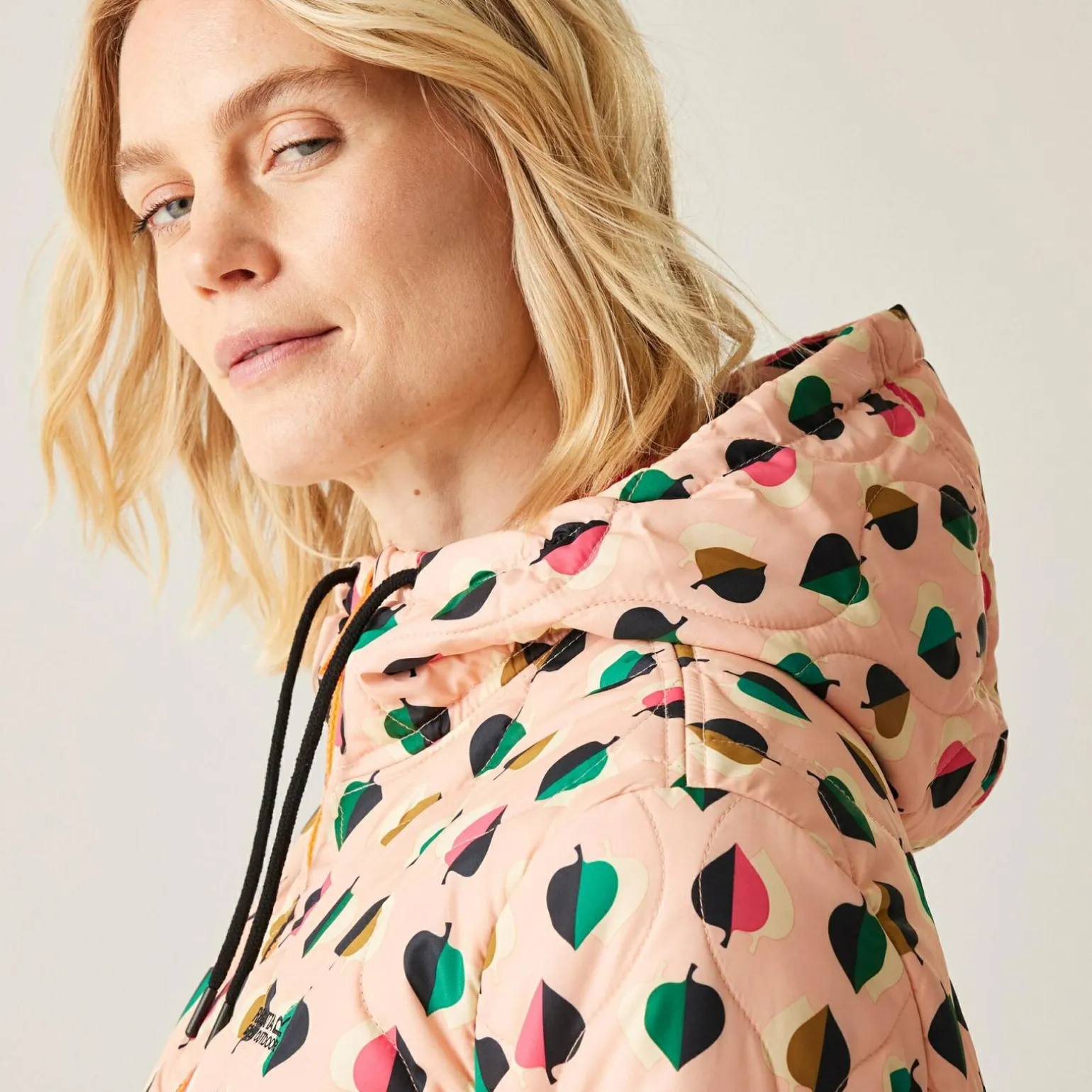 Orla Kiely - Damska kurtka ocieplana Waterproof | Czarny w różowy wzór