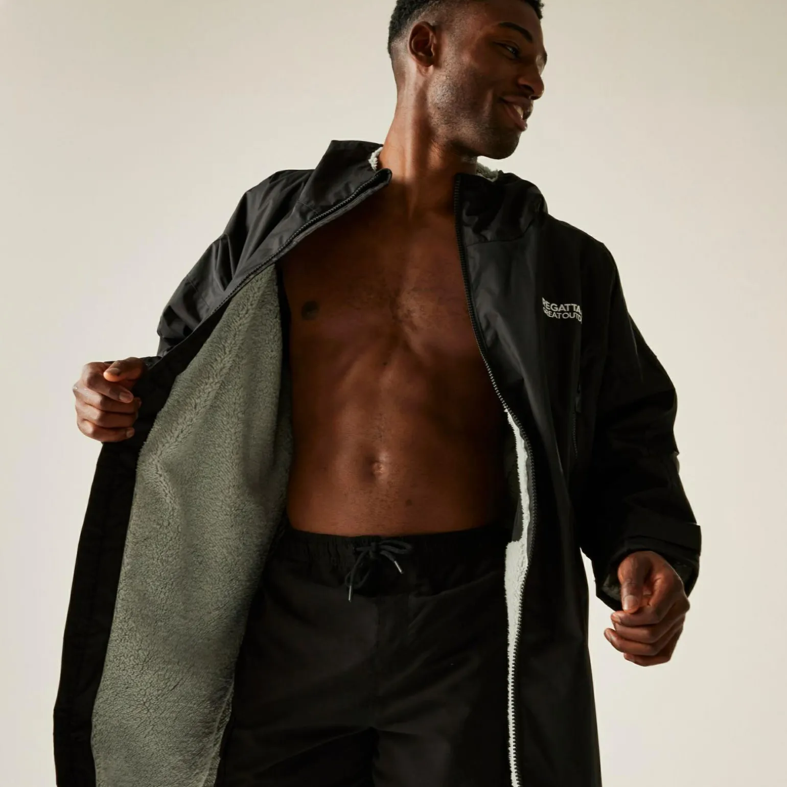 Unisex płaszcz plażowy wodoodporny Changing Robe | Czarny